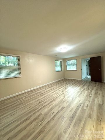 1725 Van Dyke Drive, Charlotte, NC 28213
