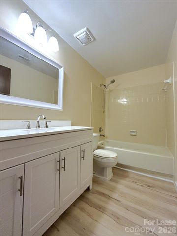 1725 Van Dyke Drive, Charlotte, NC 28213
