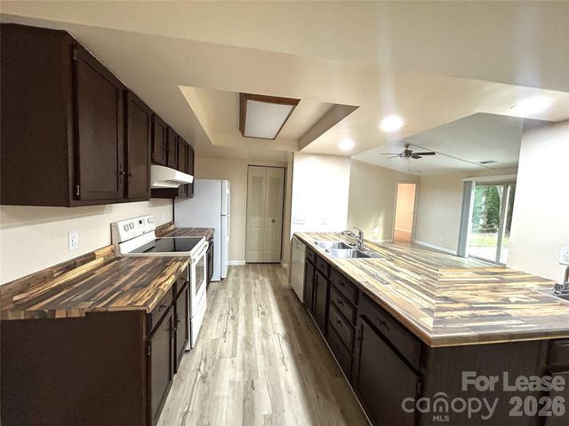 1725 Van Dyke Drive, Charlotte, NC 28213