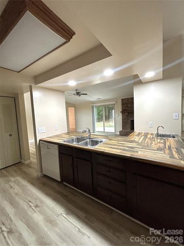 1725 Van Dyke Drive, Charlotte, NC 28213