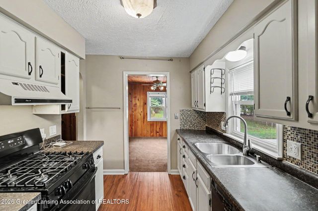 2801 N Aurelius Road, Lansing, MI 48910