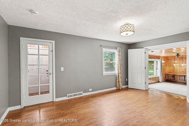 2801 N Aurelius Road, Lansing, MI 48910