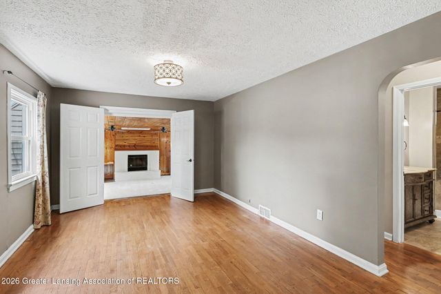 2801 N Aurelius Road, Lansing, MI 48910