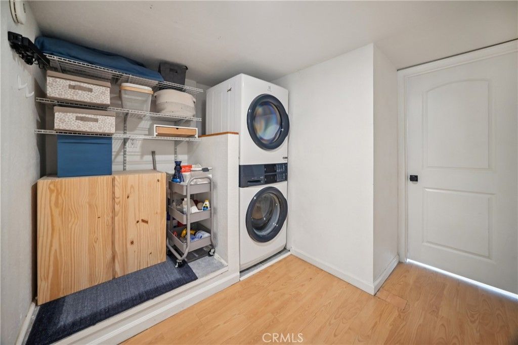 Image 14 of property listing at 19545 Sherman Way, Reseda, CA 91335