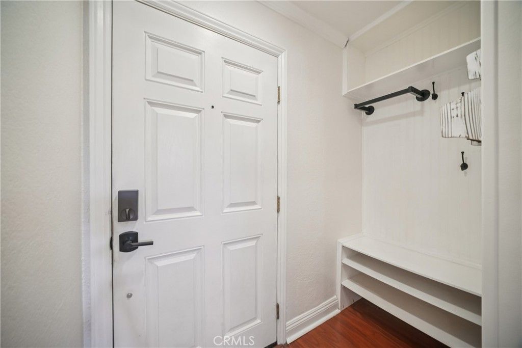 Image 3 of property listing at 19545 Sherman Way, Reseda, CA 91335