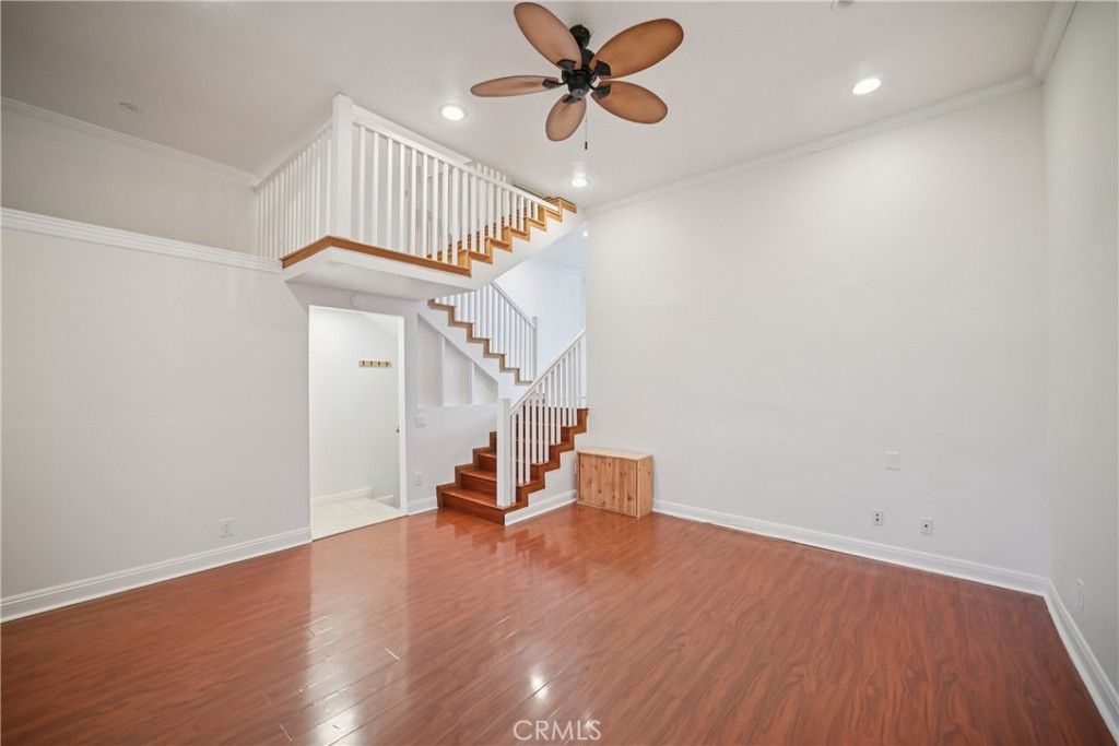 Image 5 of property listing at 19545 Sherman Way, Reseda, CA 91335