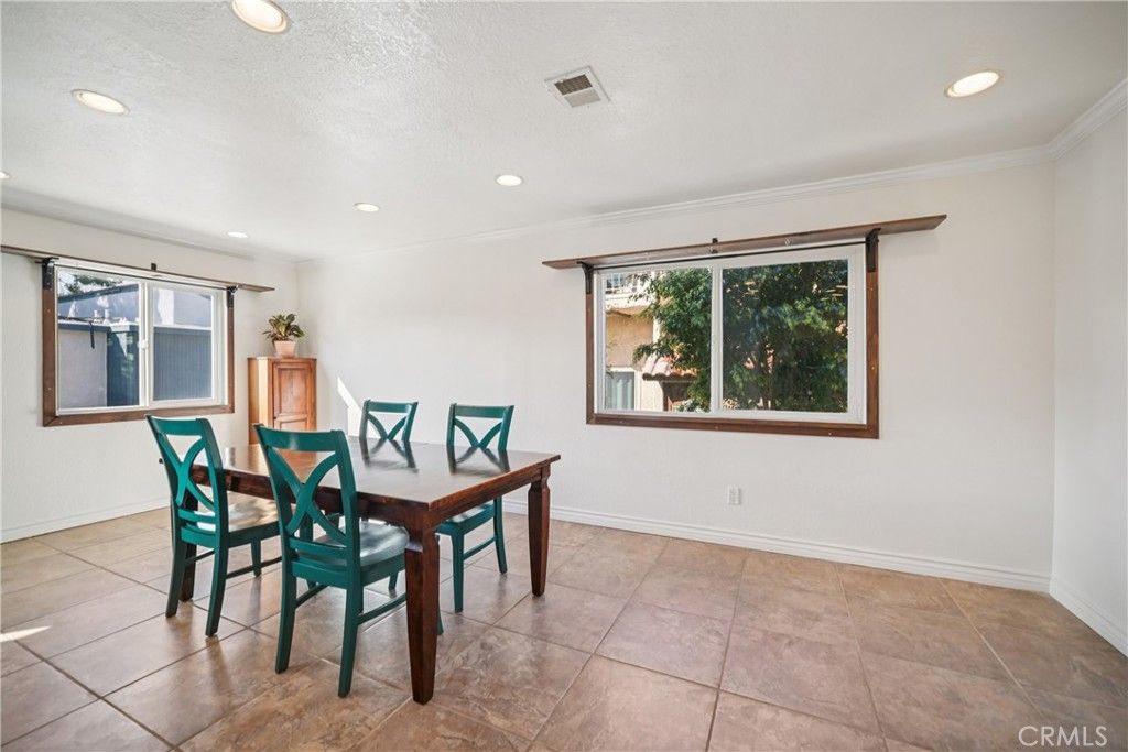 Image 8 of property listing at 19545 Sherman Way, Reseda, CA 91335