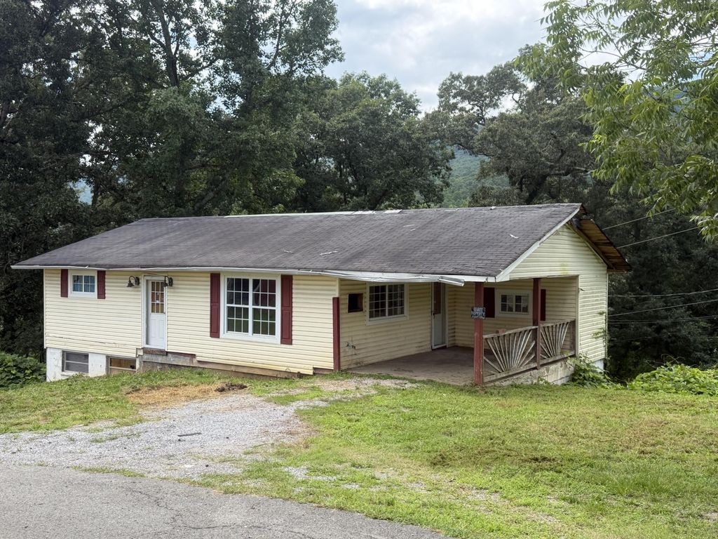 211 S Oak Street, Whitwell, TN 37397