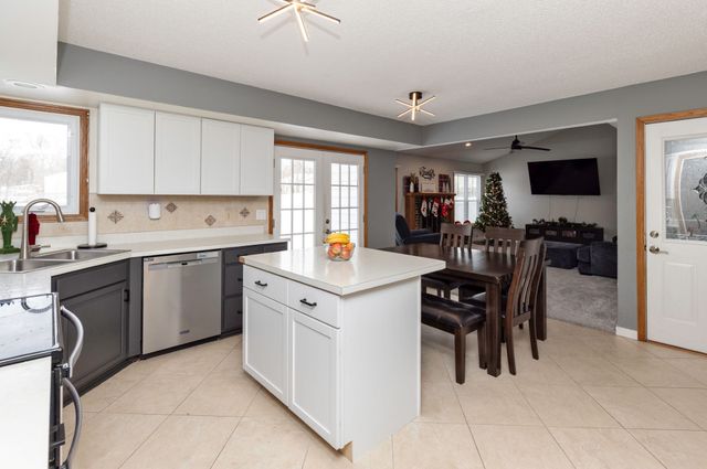 2117 Walnut Street, West Des Moines, IA 50265