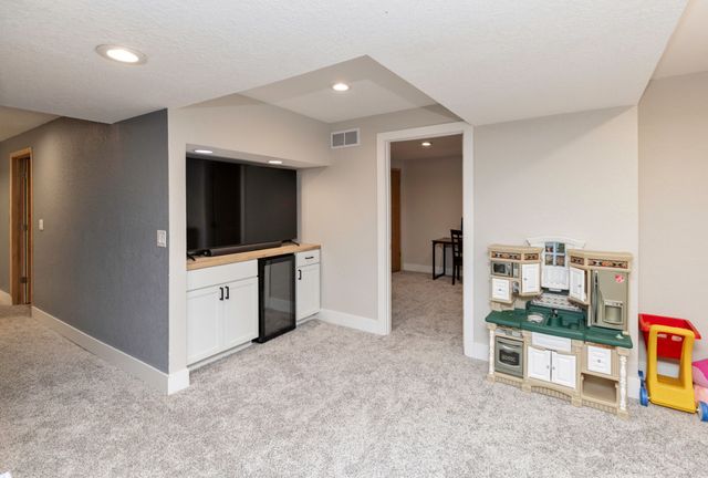 2117 Walnut Street, West Des Moines, IA 50265