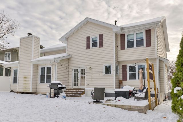 2117 Walnut Street, West Des Moines, IA 50265