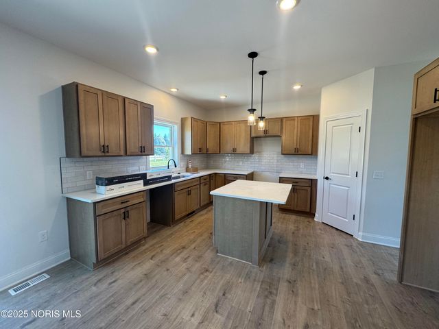 1800 Caleb Court, Waterville, OH 43566