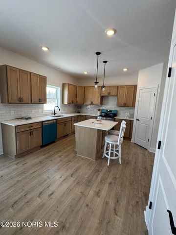 1800 Caleb Court, Waterville, OH 43566