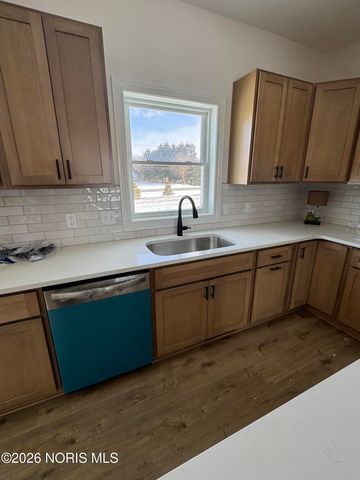 1800 Caleb Court, Waterville, OH 43566