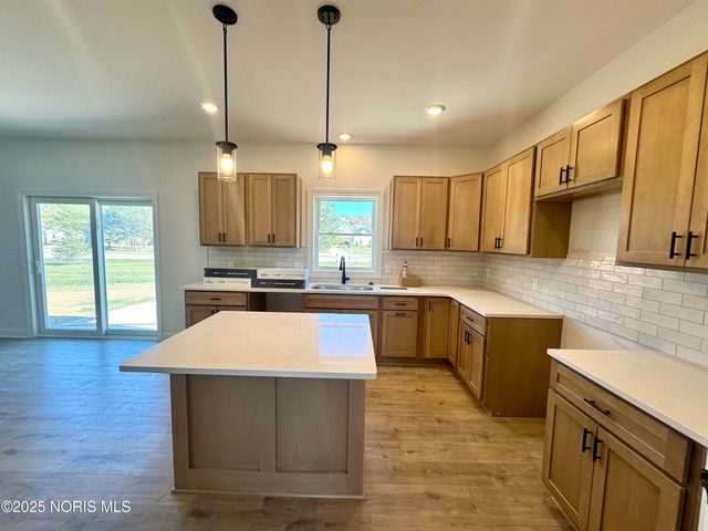 1800 Caleb Court, Waterville, OH 43566