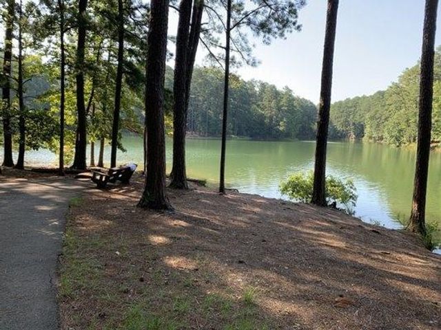 10 Altar Rock Ct NE, Cartersville, GA 30121
