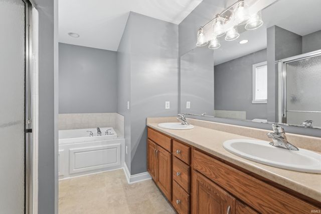 5369 Bear Creek Pass, Auburn, IN 46706