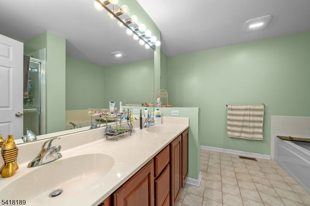 89 Bourne Cir, Hardyston Twp., NJ 07419