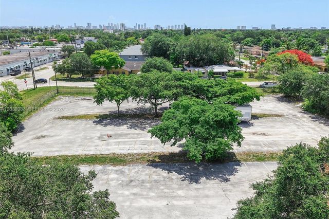 1st ave NW 166 st, Miami, FL 33169