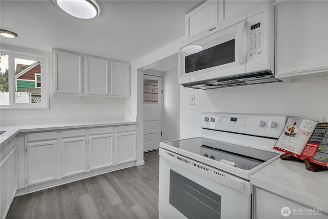 216 4th Avenue SW, Pacific, WA 98047