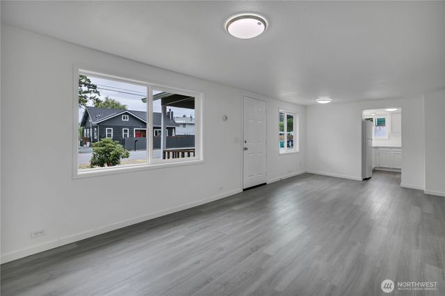 216 4th Avenue SW, Pacific, WA 98047