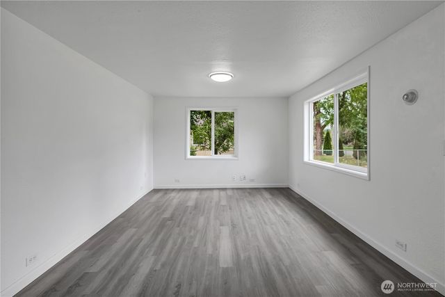 216 4th Avenue SW, Pacific, WA 98047