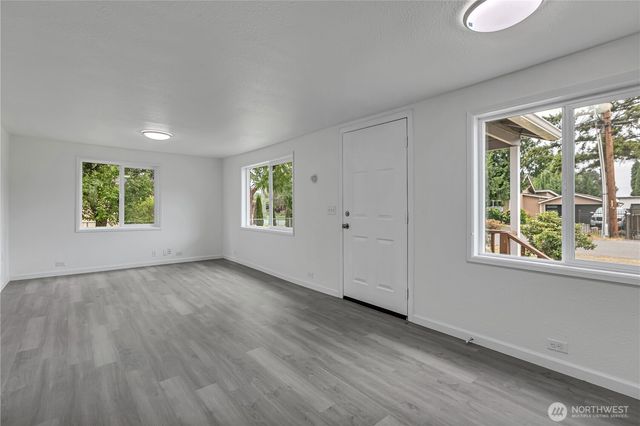 216 4th Avenue SW, Pacific, WA 98047