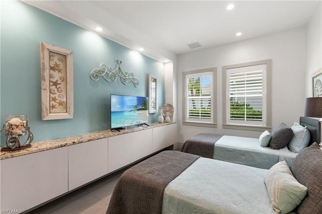 14852 Dockside LN, Naples, FL 34114