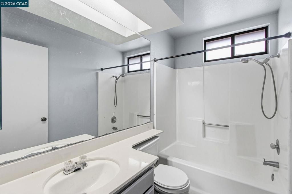 Image 16 of property listing at 975 975 Doeskin Ter, Brentwood, CA 94513