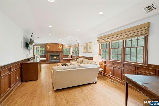 549 Lee Court, Wyckoff, NJ 07481