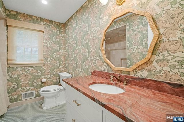 549 Lee Court, Wyckoff, NJ 07481