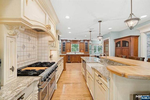 549 Lee Court, Wyckoff, NJ 07481