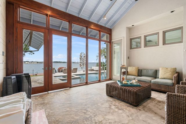 59 Lake Estates Drive, Montgomery, TX 77356