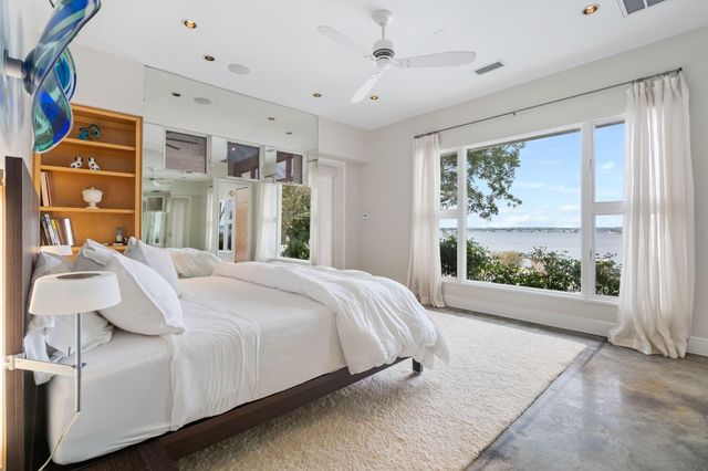 59 Lake Estates Drive, Montgomery, TX 77356