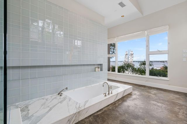 59 Lake Estates Drive, Montgomery, TX 77356