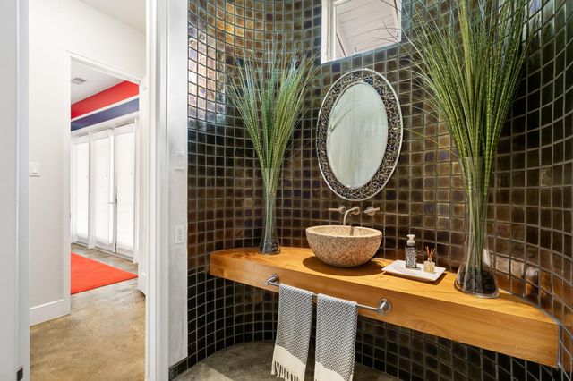 59 Lake Estates Drive, Montgomery, TX 77356