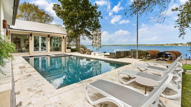 59 Lake Estates Drive, Montgomery, TX 77356