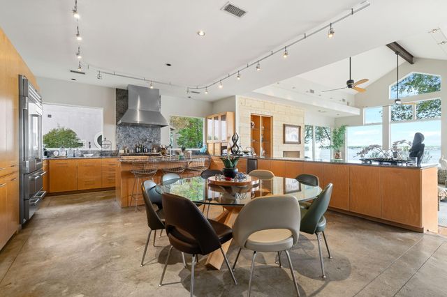 59 Lake Estates Drive, Montgomery, TX 77356