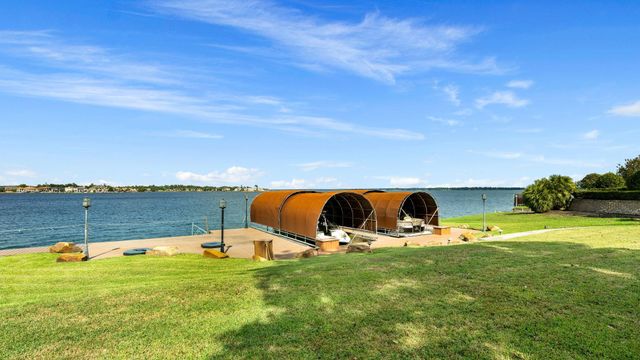 59 Lake Estates Drive, Montgomery, TX 77356