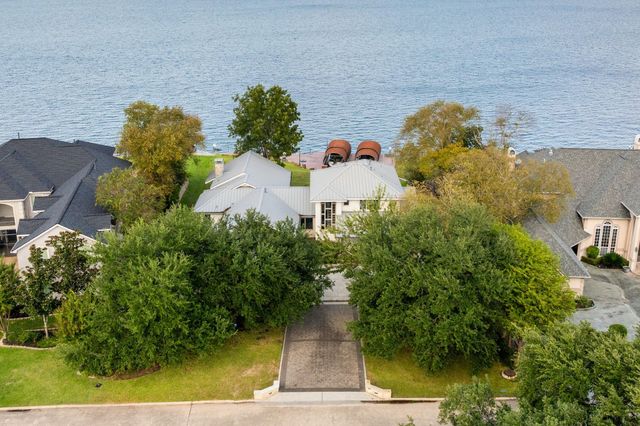 59 Lake Estates Drive, Montgomery, TX 77356