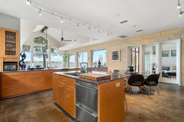 59 Lake Estates Drive, Montgomery, TX 77356