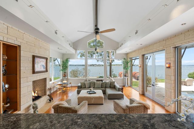 59 Lake Estates Drive, Montgomery, TX 77356