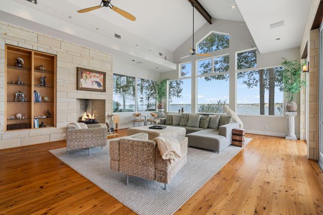 59 Lake Estates Drive, Montgomery, TX 77356