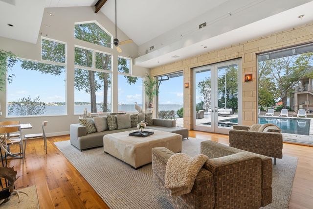 59 Lake Estates Drive, Montgomery, TX 77356