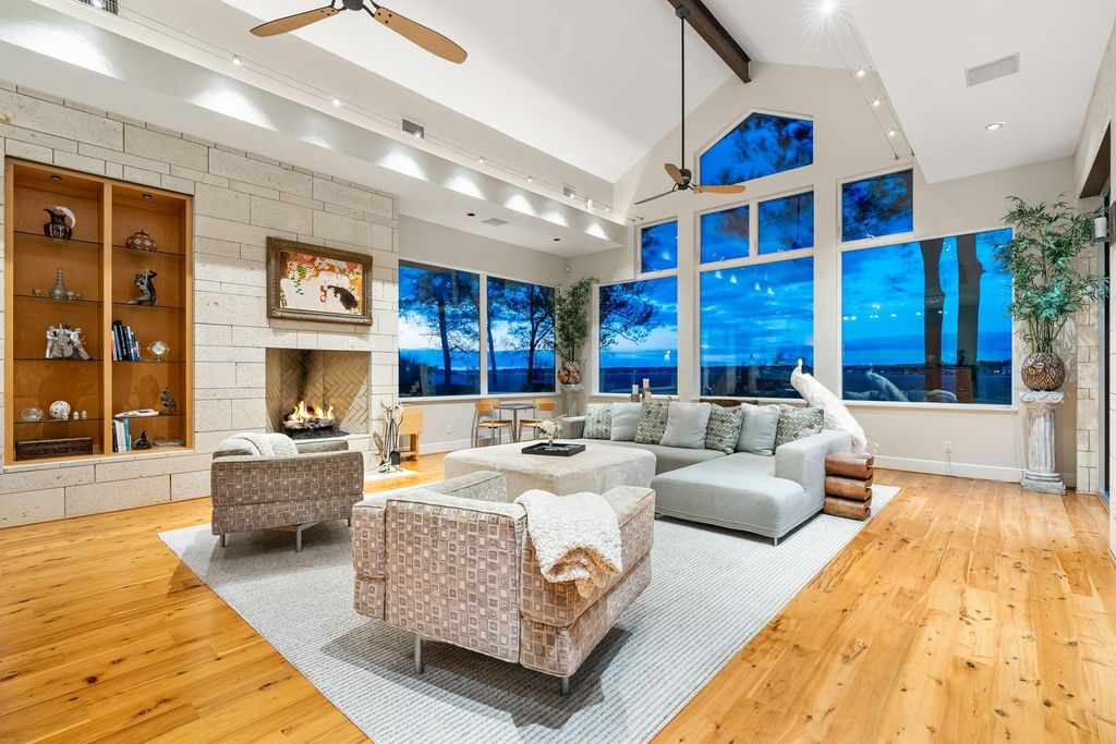 59 Lake Estates Drive, Montgomery, TX 77356