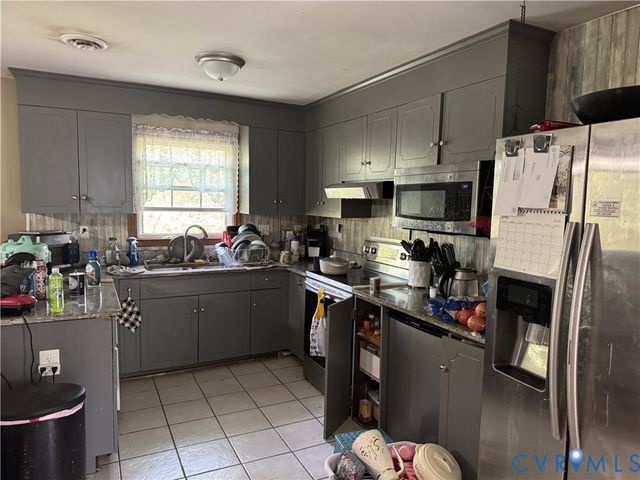 2803 Manchester Dr, Prince George, VA 23875