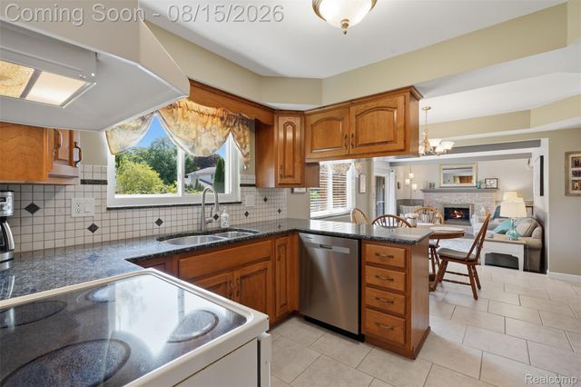 18656 Gill Road, Livonia, MI 48152