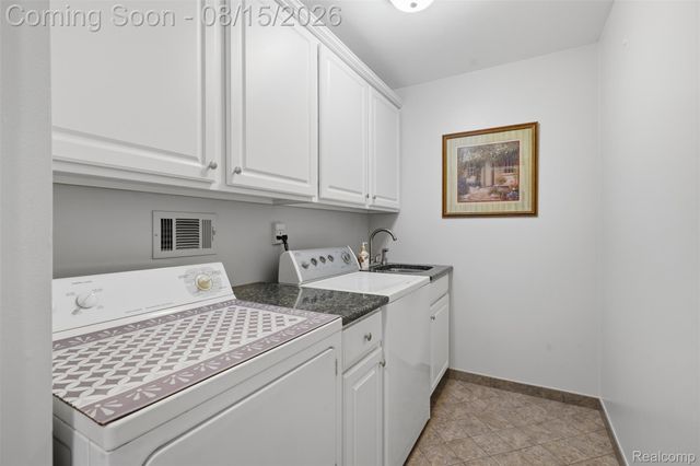 18656 Gill Road, Livonia, MI 48152