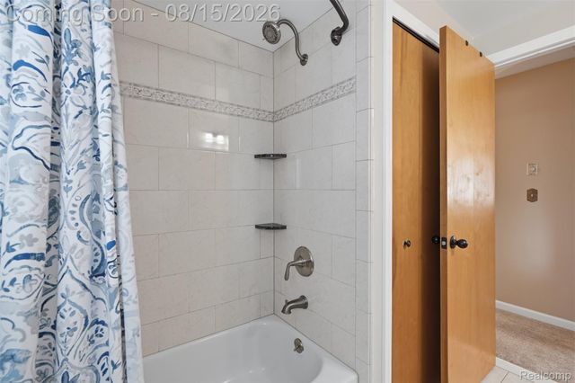 18656 Gill Road, Livonia, MI 48152