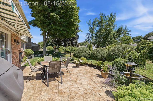 18656 Gill Road, Livonia, MI 48152